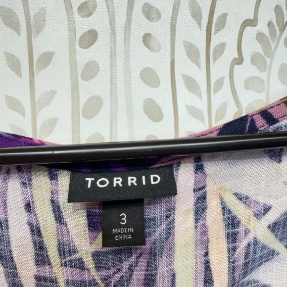 Torrid Babydoll Top Women 3 Multicolor Tropical Palm Leaf Tiered V-Neck Blouse - Picture 3 of 8